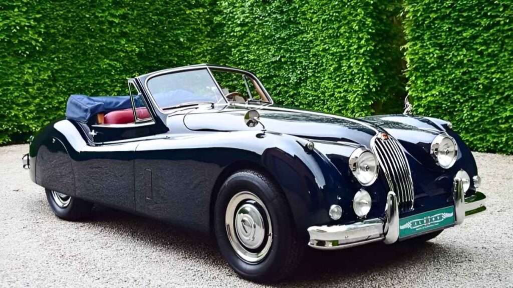 Jaguar XK140 DHC 2026 deportivo híbrido 3.0L con pantalla oculta de 10 e interiores de cuero premium