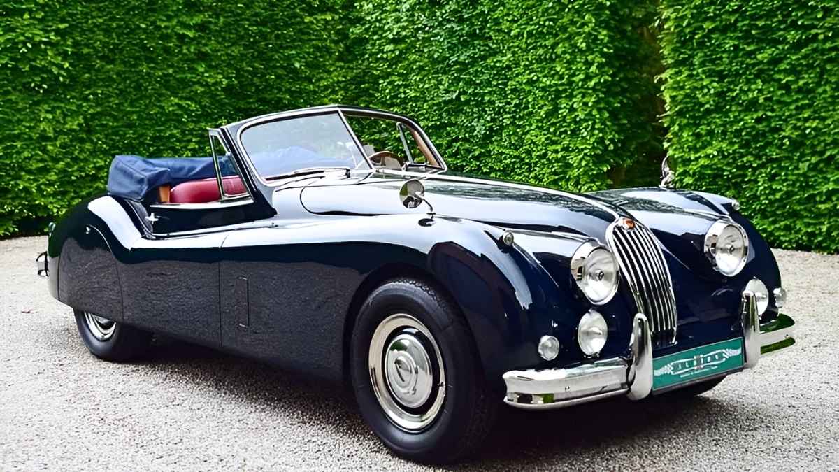 Jaguar XK140 DHC 2026 deportivo híbrido 3.0L con pantalla oculta de 10 e interiores de cuero premium